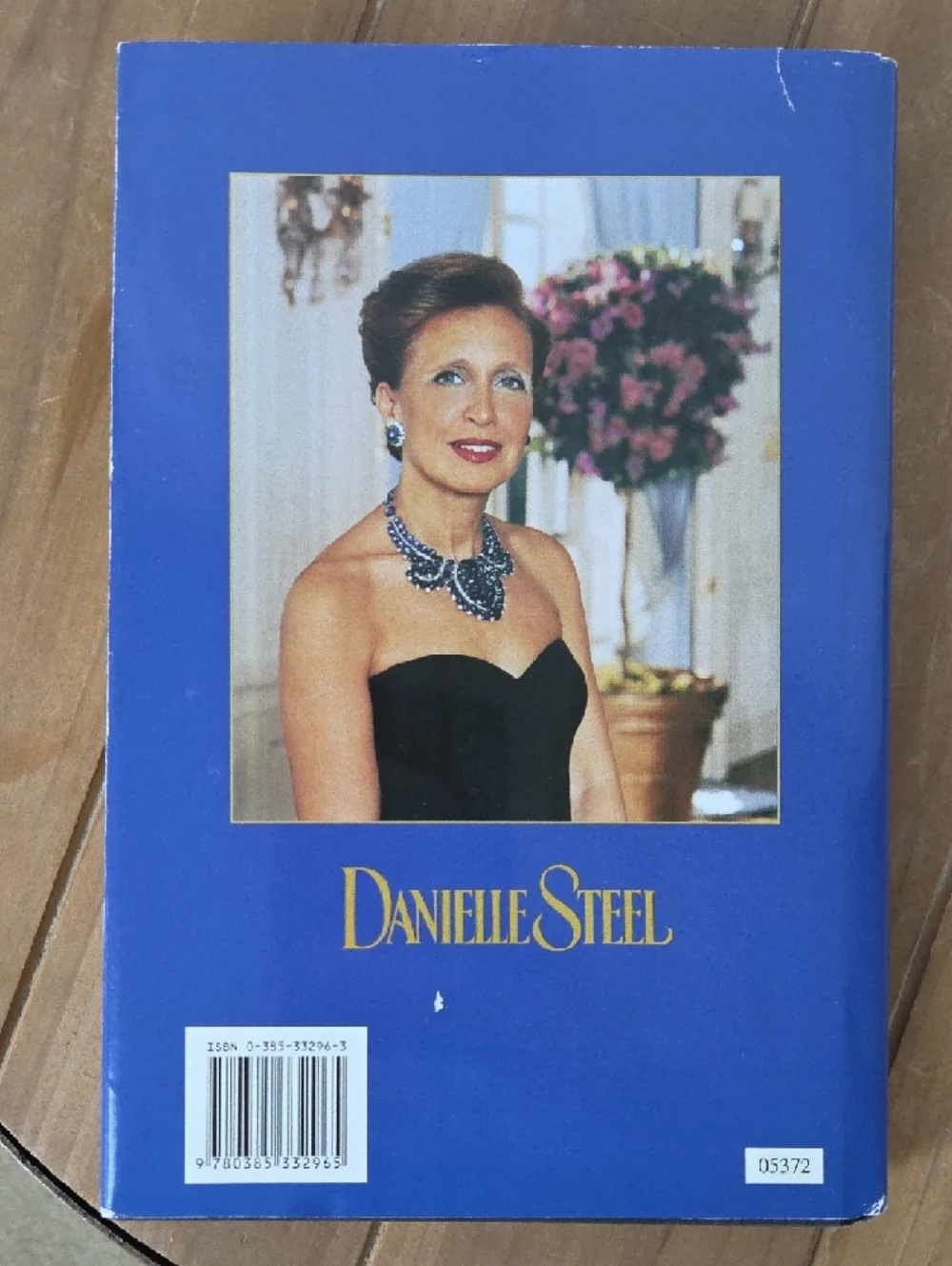Hardcover..Danielle Steel Leap of Faith Hardcover Book - Blue & Yellow